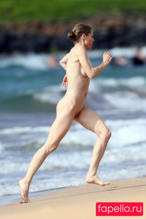 Julie Bowen Nude Onlyfans Photo 32