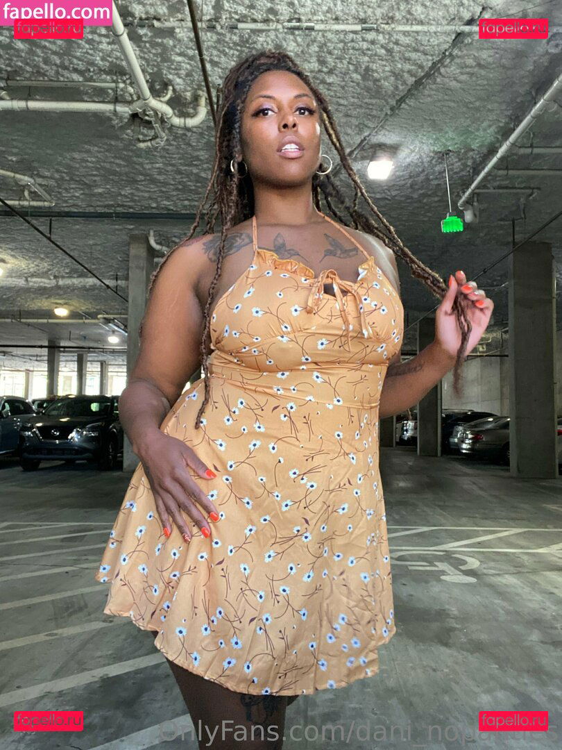 dani_nopanties / daninopanties Onlyfans Photo Gallery 