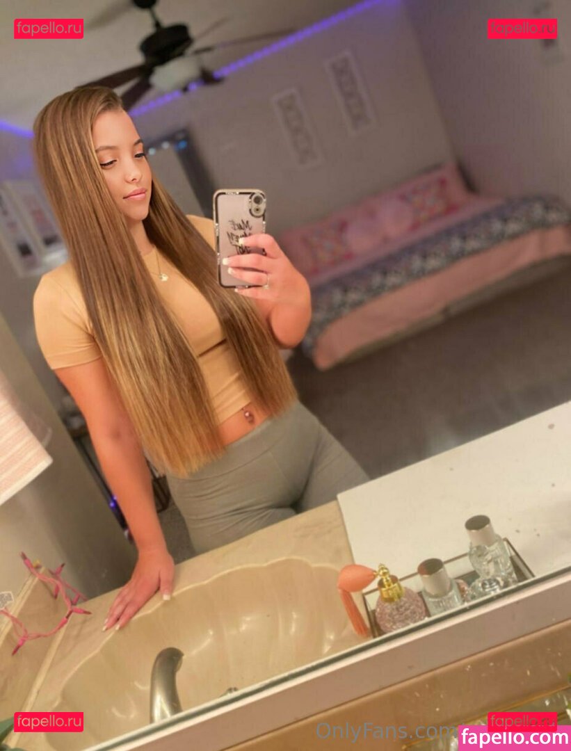 Kenzie Lain / newcrush Onlyfans Photo Gallery 