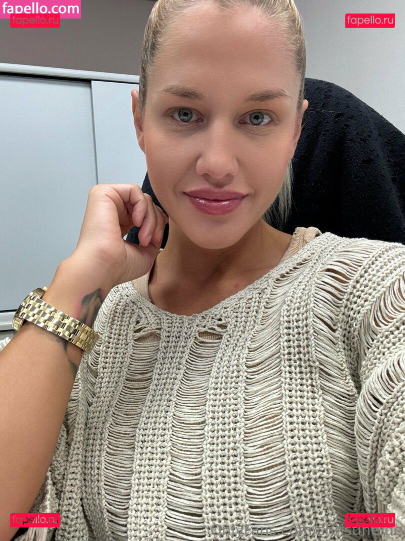 christine.de / christinedecarvalho / cutie.christi Onlyfans Photo Gallery 