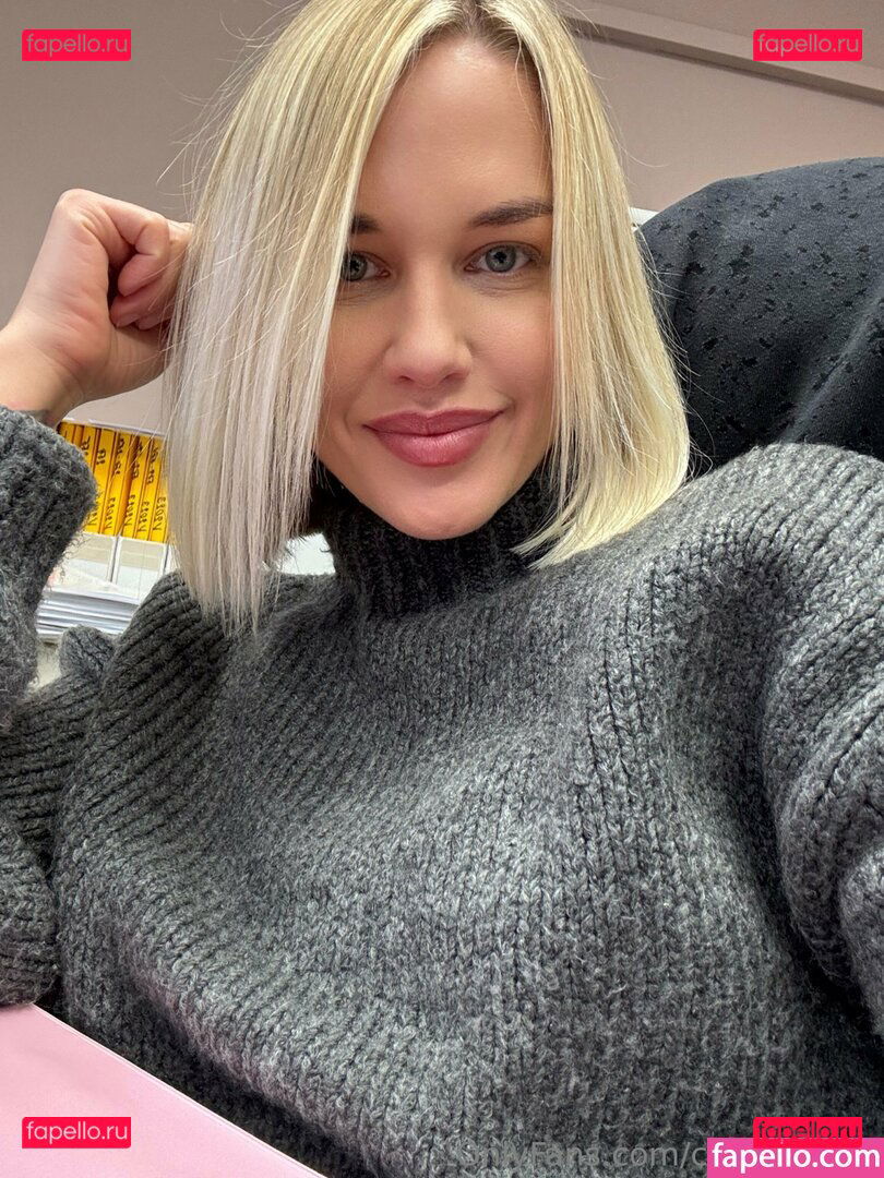 christine.de / christinedecarvalho / cutie.christi Onlyfans Photo Gallery 