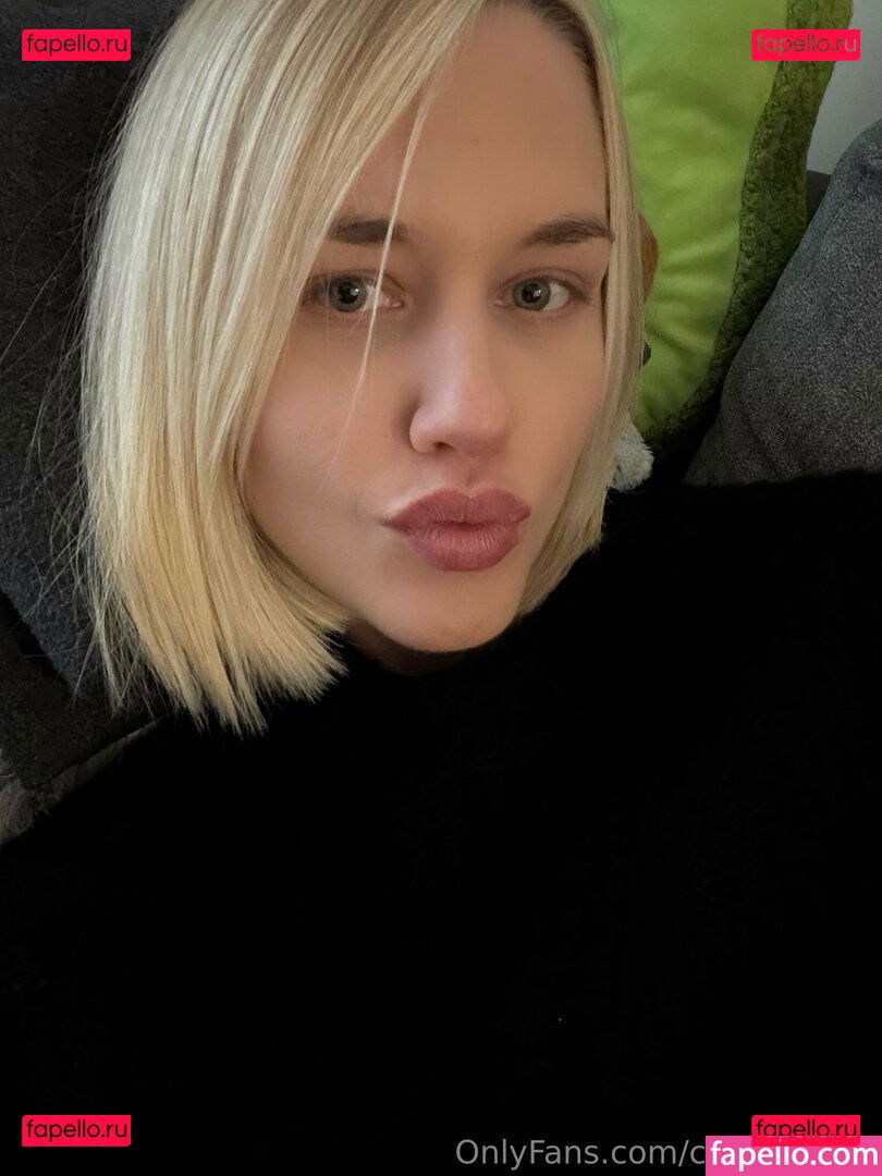 christine.de / christinedecarvalho / cutie.christi Onlyfans Photo Gallery 