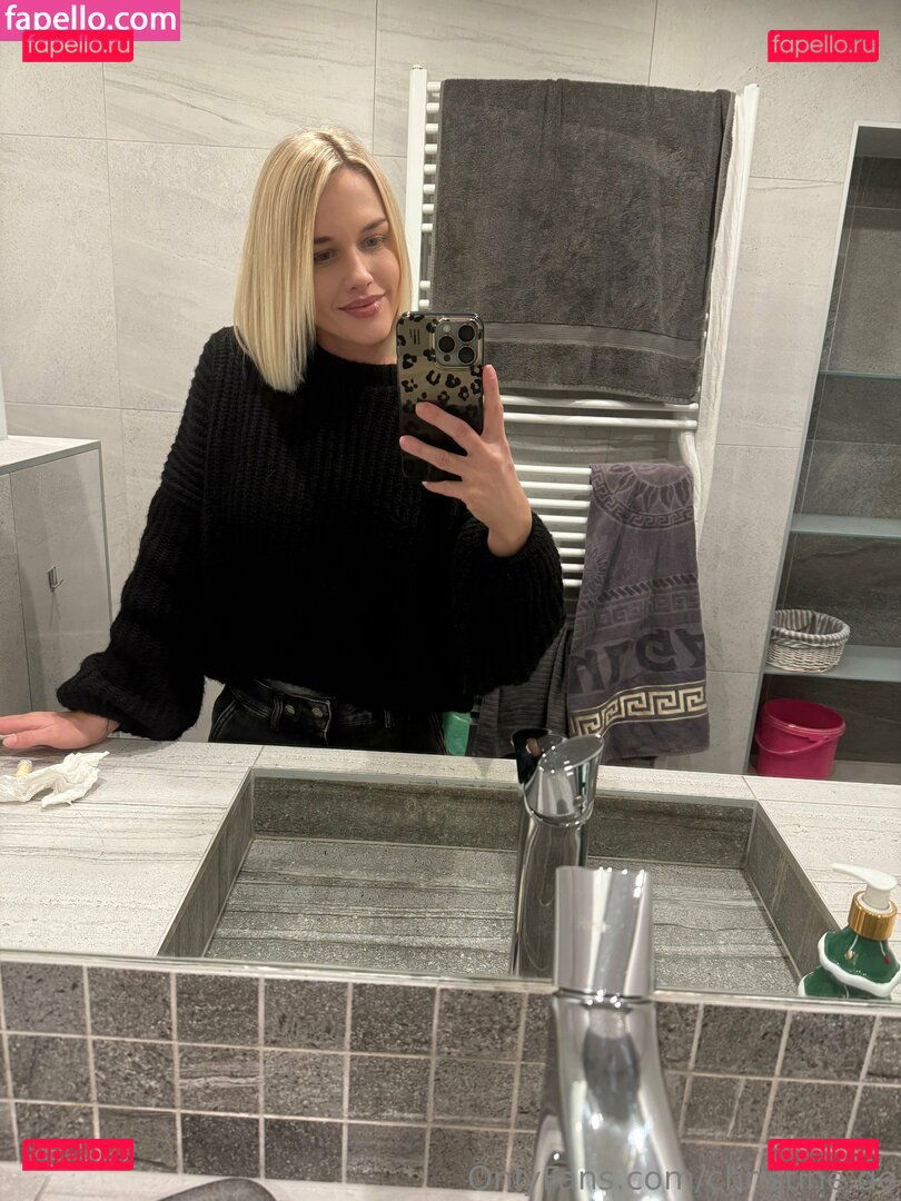 christine.de / christinedecarvalho / cutie.christi Onlyfans Photo Gallery 