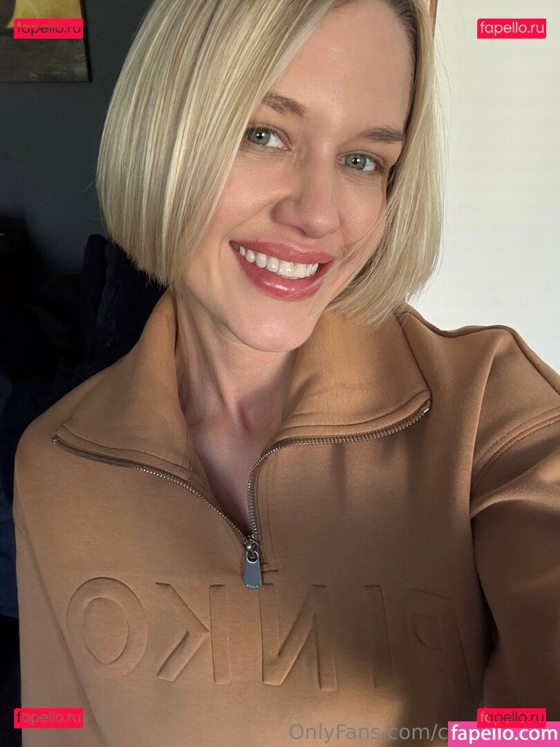 christine.de / christinedecarvalho / cutie.christi Onlyfans Photo Gallery 