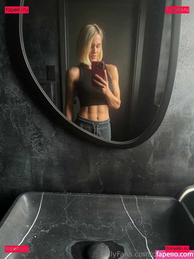 christine.de / christinedecarvalho / cutie.christi Onlyfans Photo Gallery 