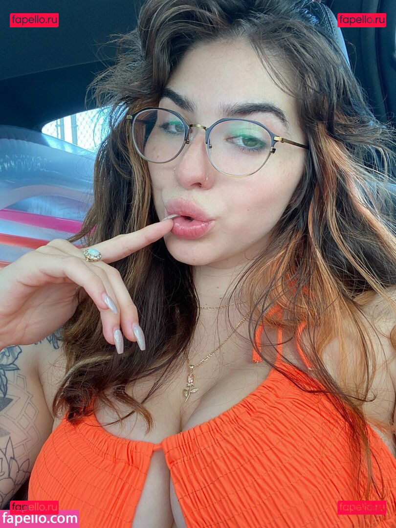 Queen Carmen / thequeencarmen_ / worshipcarmen Onlyfans Photo Gallery 