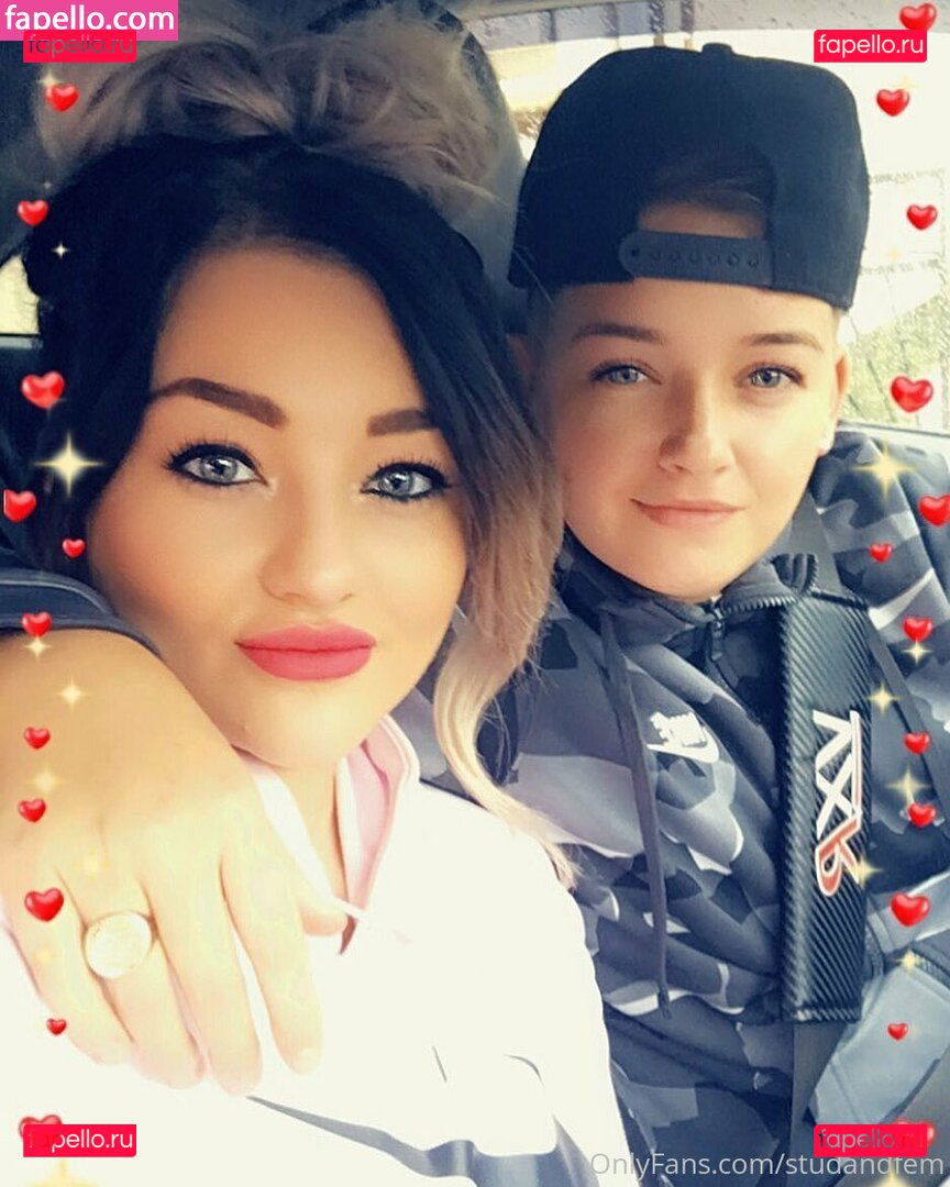 reallesbiansx / spooky_spice666 Onlyfans Photo Gallery 