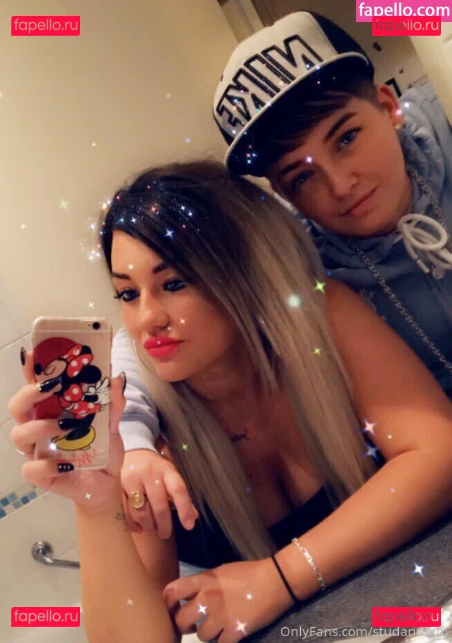 reallesbiansx / spooky_spice666 Onlyfans Photo Gallery 