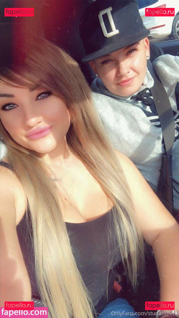 reallesbiansx / spooky_spice666 Onlyfans Photo Gallery 