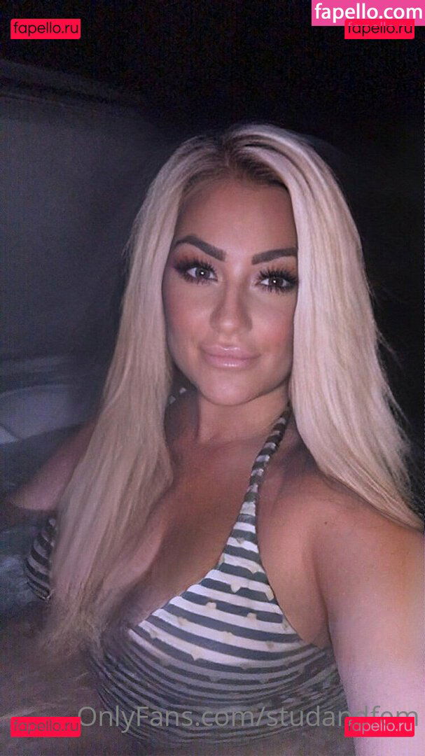 reallesbiansx / spooky_spice666 Onlyfans Photo Gallery 