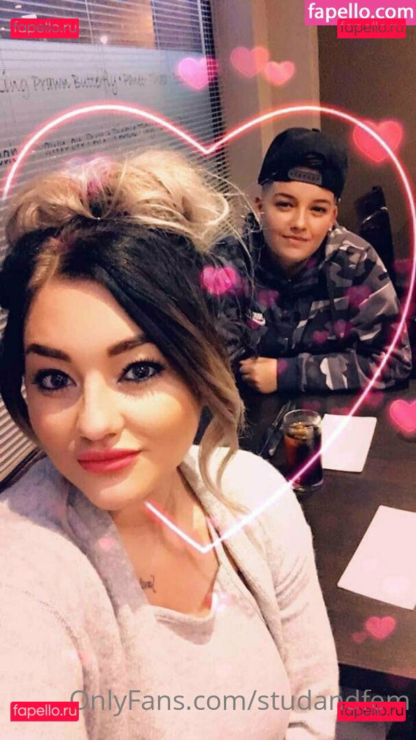 reallesbiansx / spooky_spice666 Onlyfans Photo Gallery 