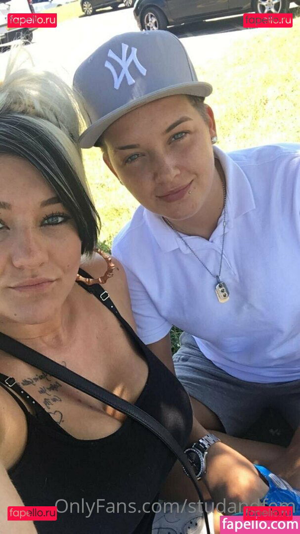 reallesbiansx / spooky_spice666 Onlyfans Photo Gallery 