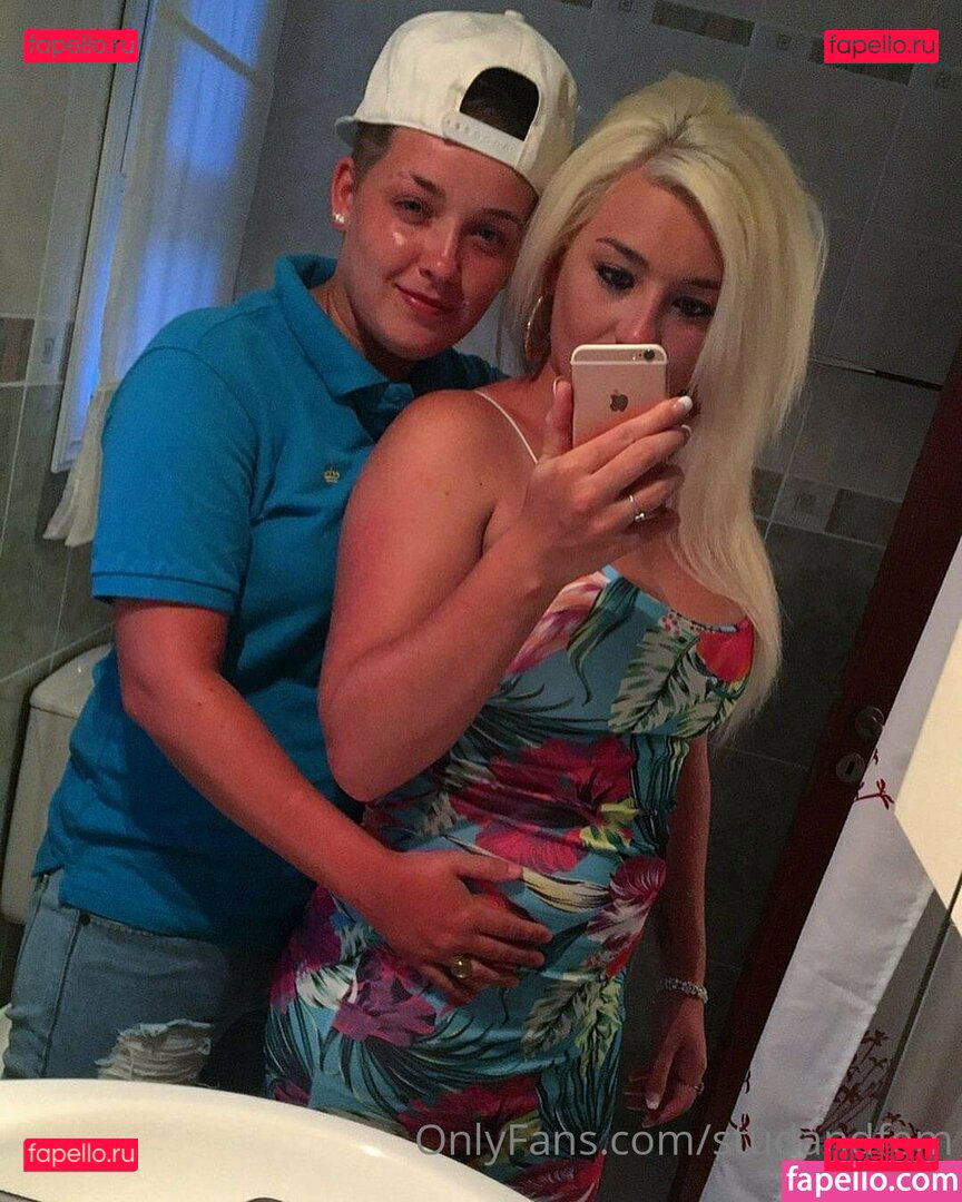 reallesbiansx / spooky_spice666 Onlyfans Photo Gallery 