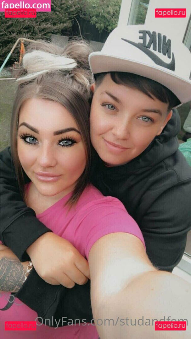 reallesbiansx / spooky_spice666 Onlyfans Photo Gallery 