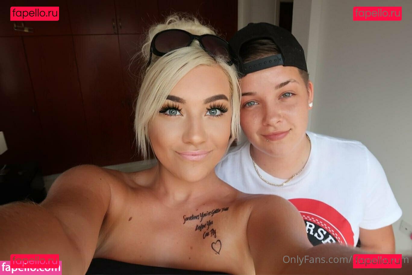 reallesbiansx / spooky_spice666 Onlyfans Photo Gallery 