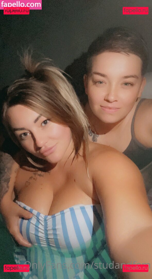 reallesbiansx / spooky_spice666 Onlyfans Photo Gallery 