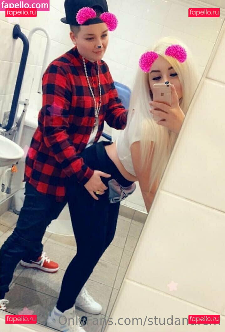 reallesbiansx / spooky_spice666 Onlyfans Photo Gallery 