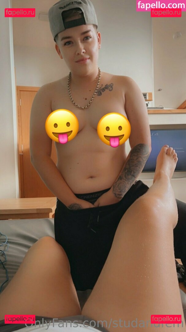 reallesbiansx / spooky_spice666 Onlyfans Photo Gallery 