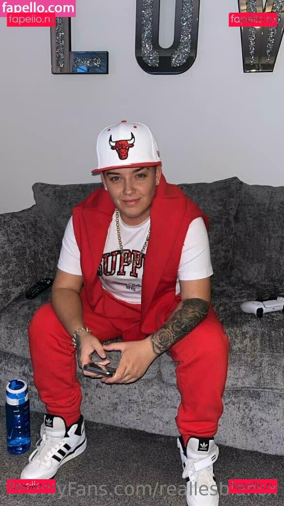 reallesbiansx / spooky_spice666 Onlyfans Photo Gallery 