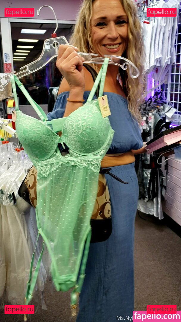 ms.nylonmilf / the_pantyhose_milf Onlyfans Photo Gallery 