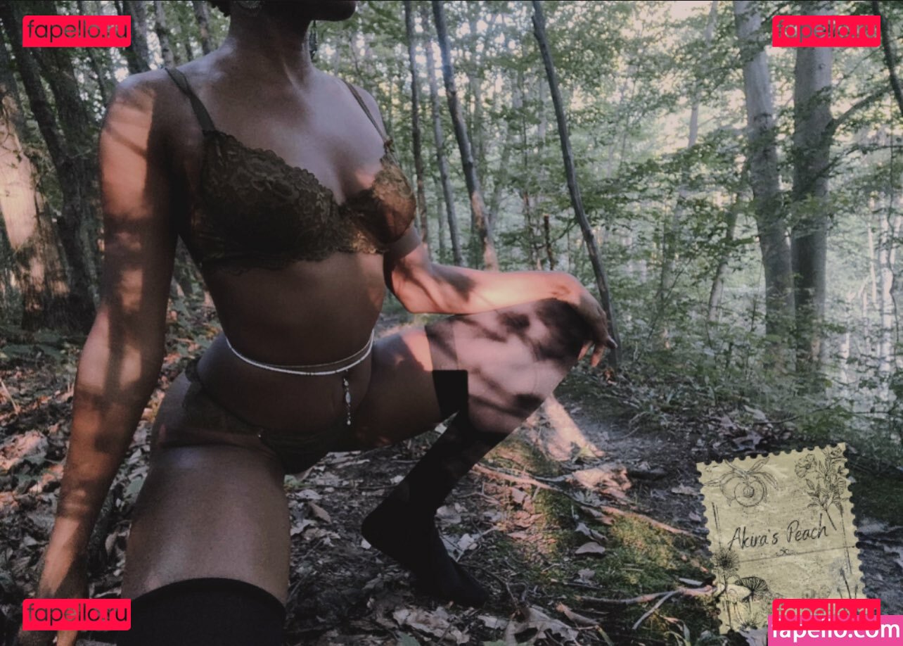 Akiras Peach Nude Onlyfans Photo 16