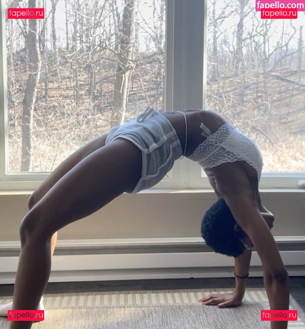 Akiras Peach Nude Onlyfans Photo 15