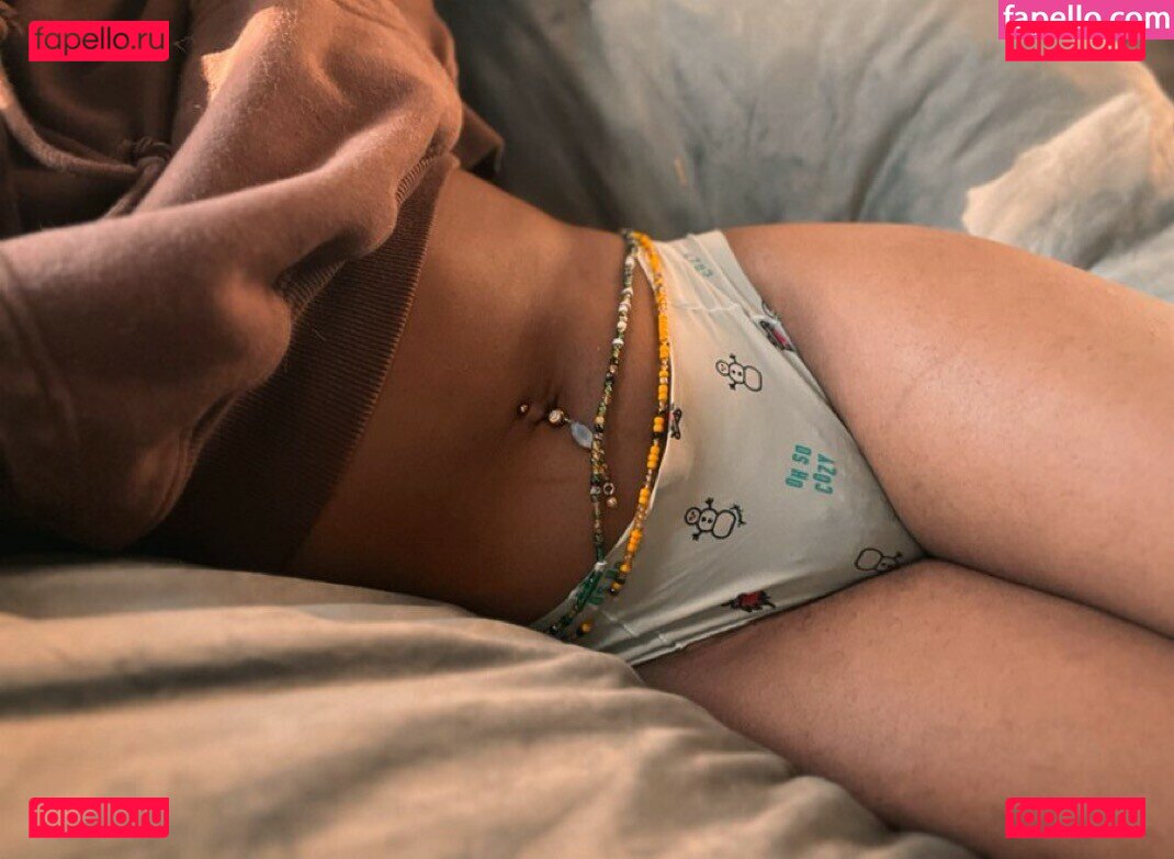 Akiras Peach Nude Onlyfans Photo 9