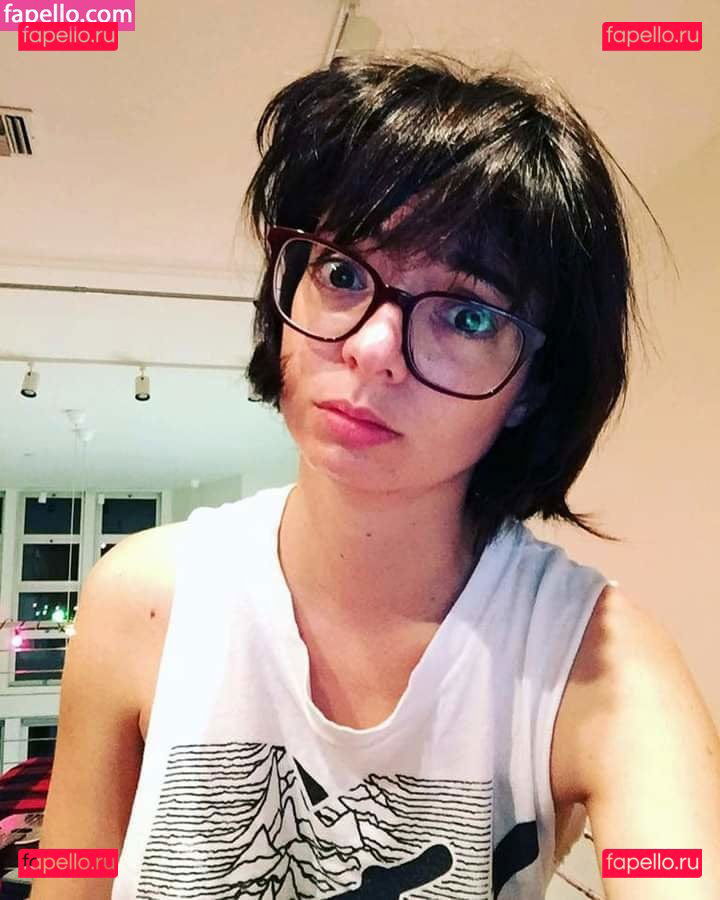 Kate Micucci / https: / katemicucci Onlyfans Photo Gallery 