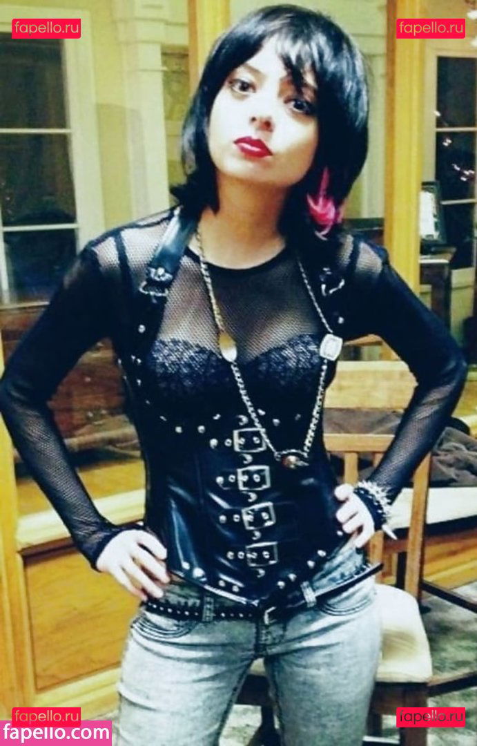 Kate Micucci / https: / katemicucci Onlyfans Photo Gallery 