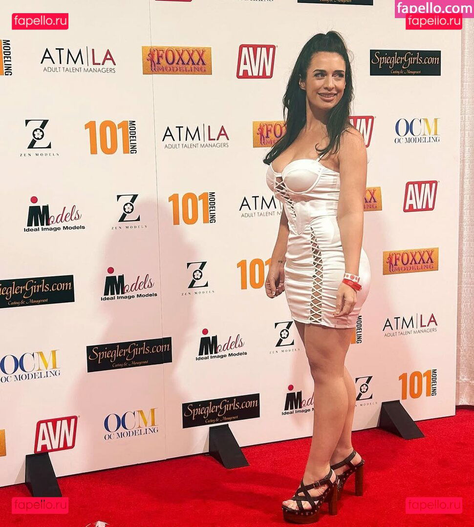 Kaylee Lang / https: / kayleelangofficial / kayleelangxxxx Onlyfans Photo Gallery 