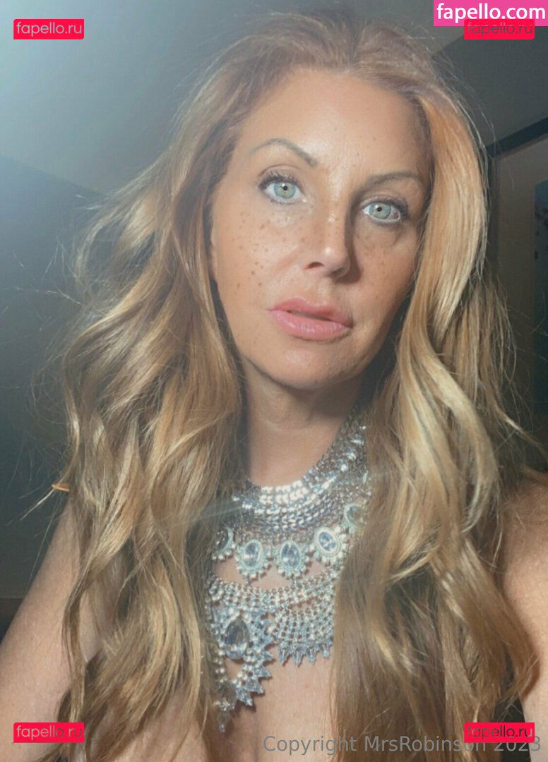 Mrs. Robinson / gracerobinson / https: / mrsrobinsonvip / mrsrobinsonxox Onlyfans Photo Gallery 