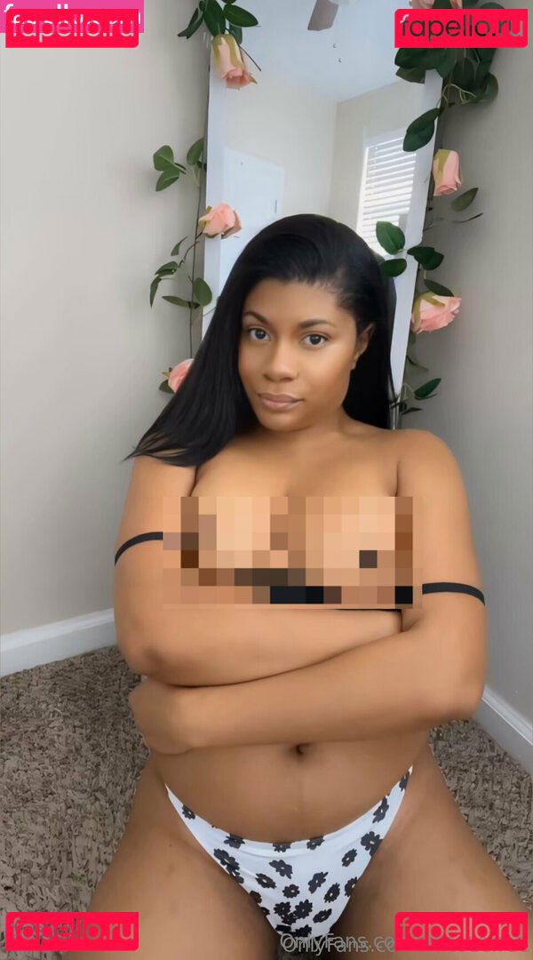 ejfree / elleseefree Onlyfans Photo Gallery 