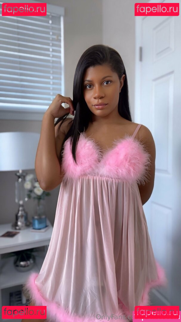 ejfree / elleseefree Onlyfans Photo Gallery 