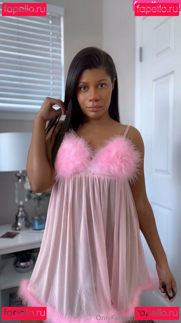 ejfree / elleseefree Onlyfans Photo Gallery 