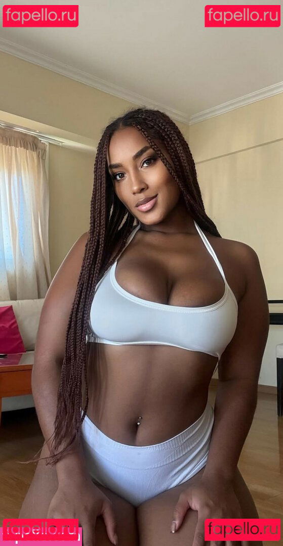 lailasantiagoo / xoxo.iamlaila Onlyfans Photo Gallery 