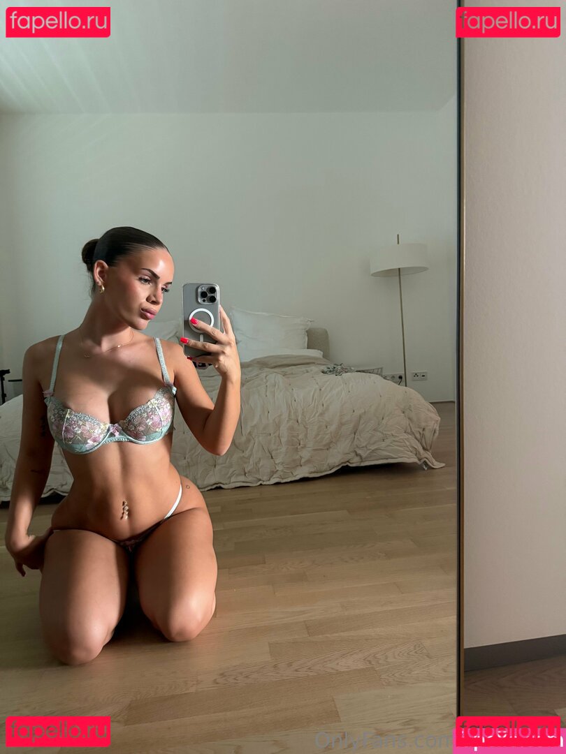 Helenaakln / HelenaklnStreamt / helenakln Onlyfans Photo Gallery 