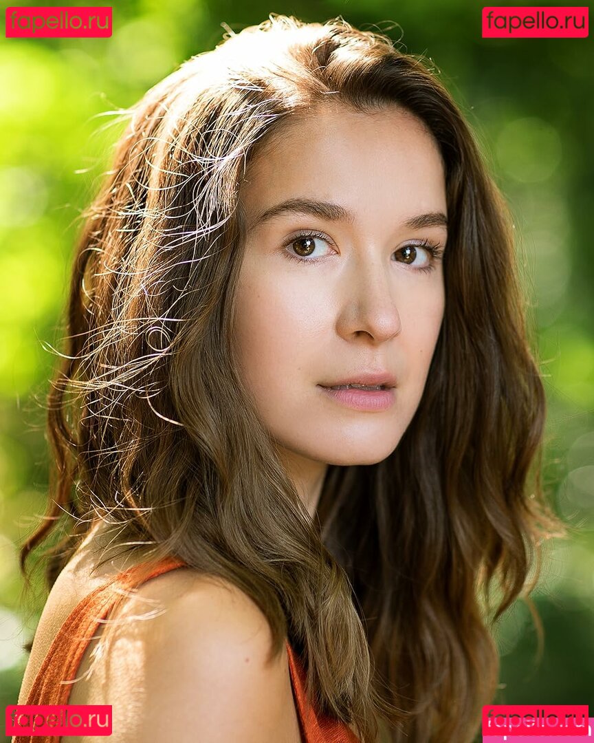 Elizabeth Dulau / elizabethdulau Onlyfans Photo Gallery 