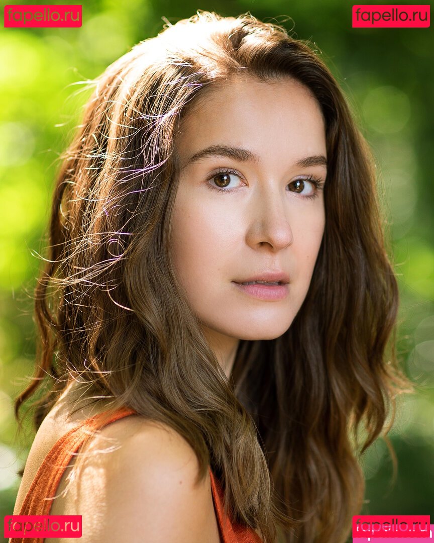 Elizabeth Dulau / elizabethdulau Onlyfans Photo Gallery 