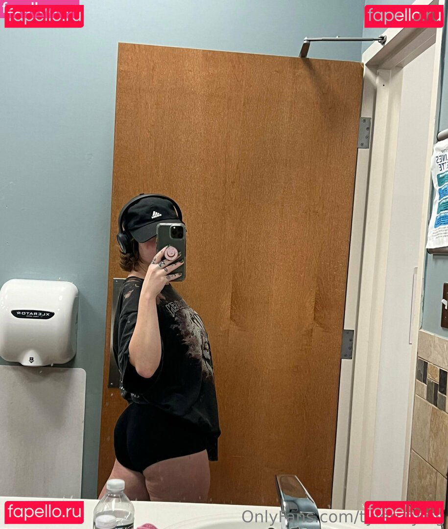 lcuchairmas / tylercrying Onlyfans Photo Gallery 