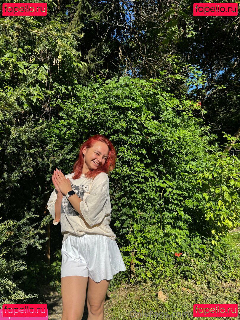 redsirennn Onlyfans Photo Gallery 