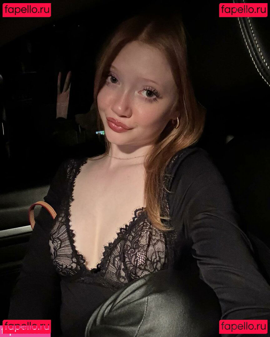 Makenna Kelly  / Makenna Kelly / Lifewithmak / lifewithmak2005 Onlyfans Photo Gallery 