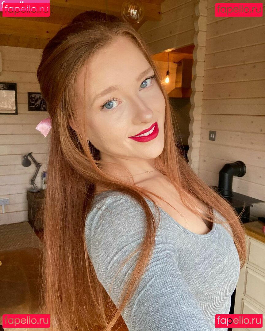 Phoebe / englishphoebex / phoebeisginger Onlyfans Photo Gallery 
