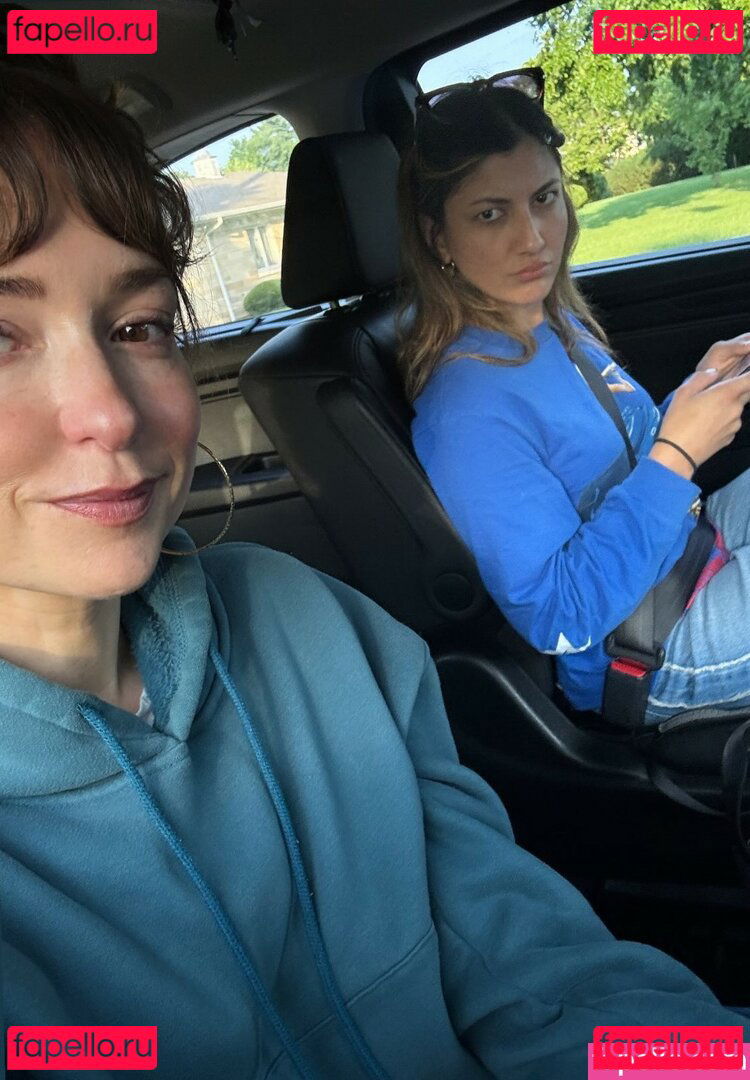 AT&T Girl / Milana Vayntrub / https: / milana_vayntrub / mintmilana Onlyfans Photo Gallery 