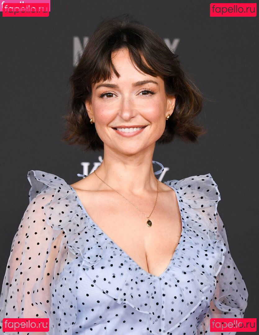 AT&T Girl / Milana Vayntrub / https: / milana_vayntrub / mintmilana Onlyfans Photo Gallery 