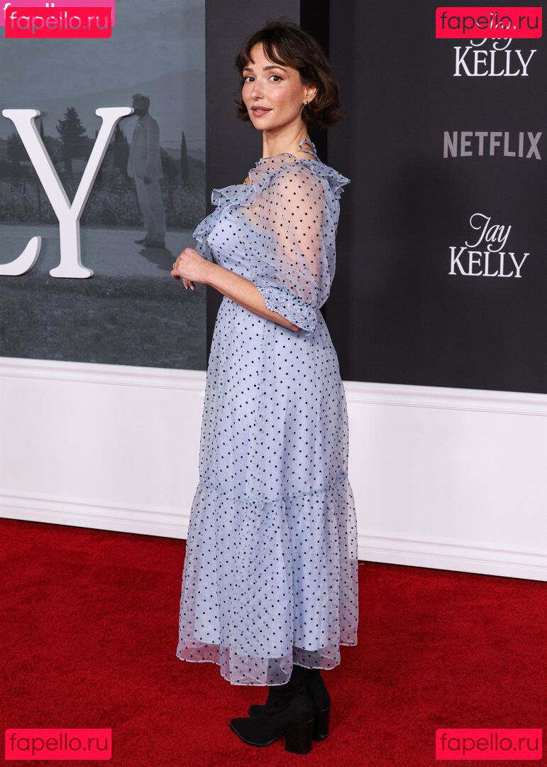 AT&T Girl / Milana Vayntrub / https: / milana_vayntrub / mintmilana Onlyfans Photo Gallery 