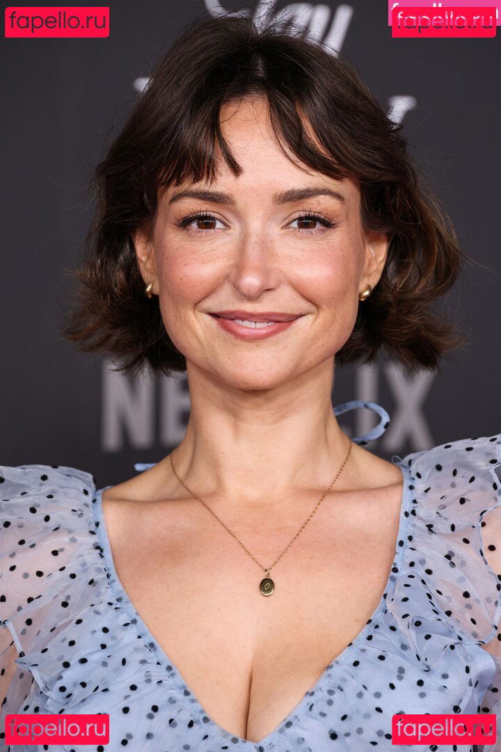 AT&T Girl / Milana Vayntrub / https: / milana_vayntrub / mintmilana Onlyfans Photo Gallery 