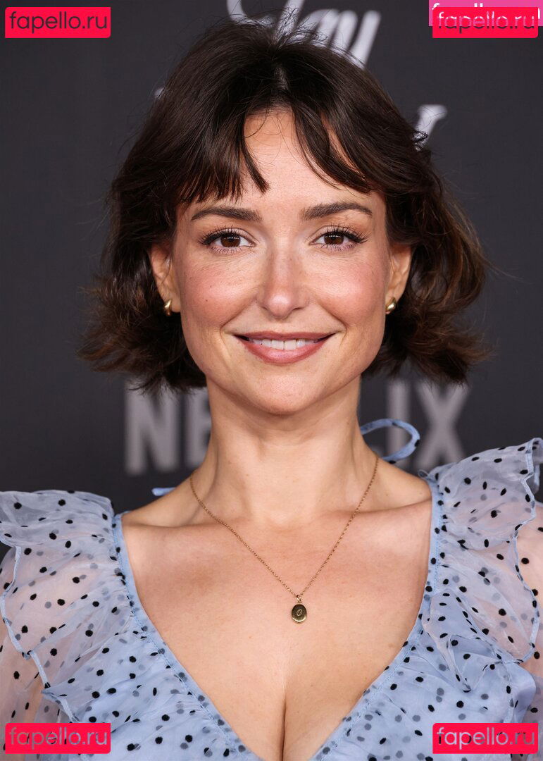 AT&T Girl / Milana Vayntrub / https: / milana_vayntrub / mintmilana Onlyfans Photo Gallery 