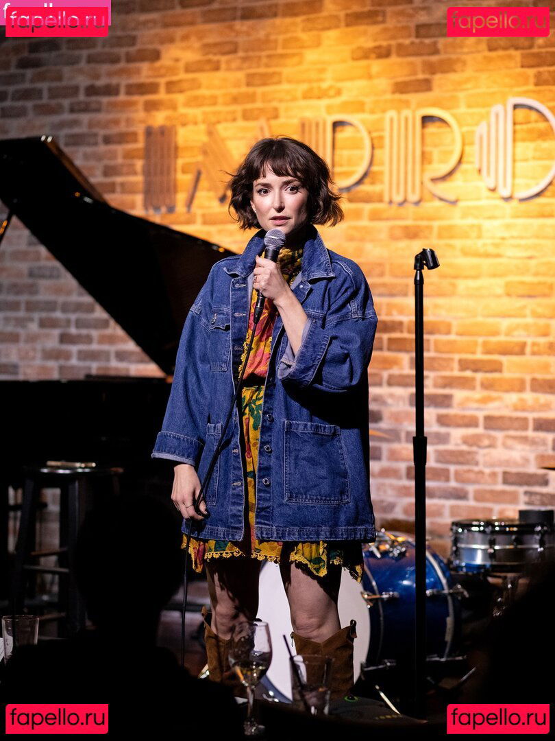 AT&T Girl / Milana Vayntrub / https: / milana_vayntrub / mintmilana Onlyfans Photo Gallery 