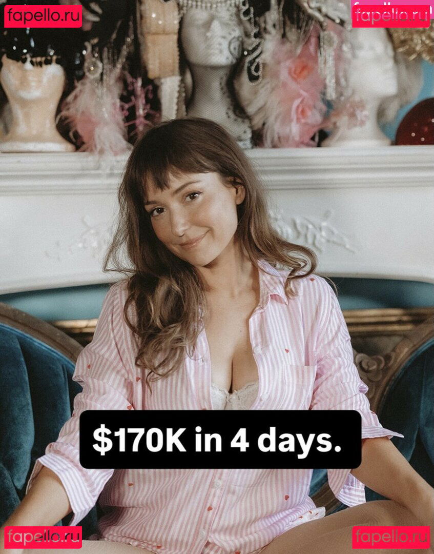 AT&T Girl / Milana Vayntrub / https: / milana_vayntrub / mintmilana Onlyfans Photo Gallery 