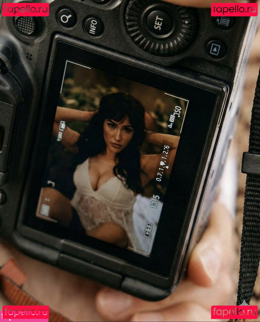 AT&T Girl / Milana Vayntrub / https: / milana_vayntrub / mintmilana Onlyfans Photo Gallery 